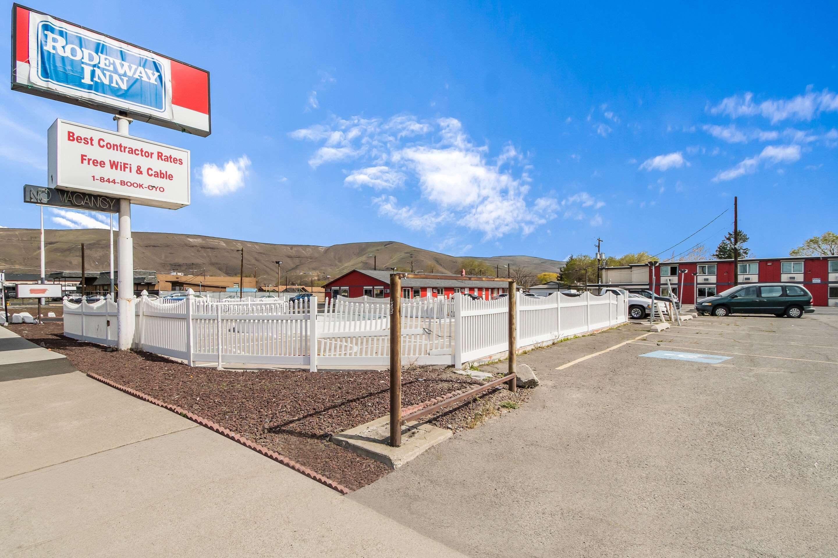 Rodeway Inn Yakima Buitenkant foto